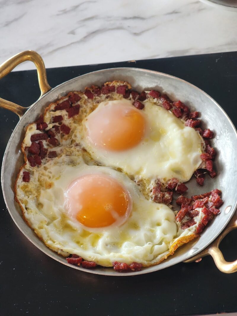 Raffles Hotel İstanbul Brunch Sucuklu Yumurta