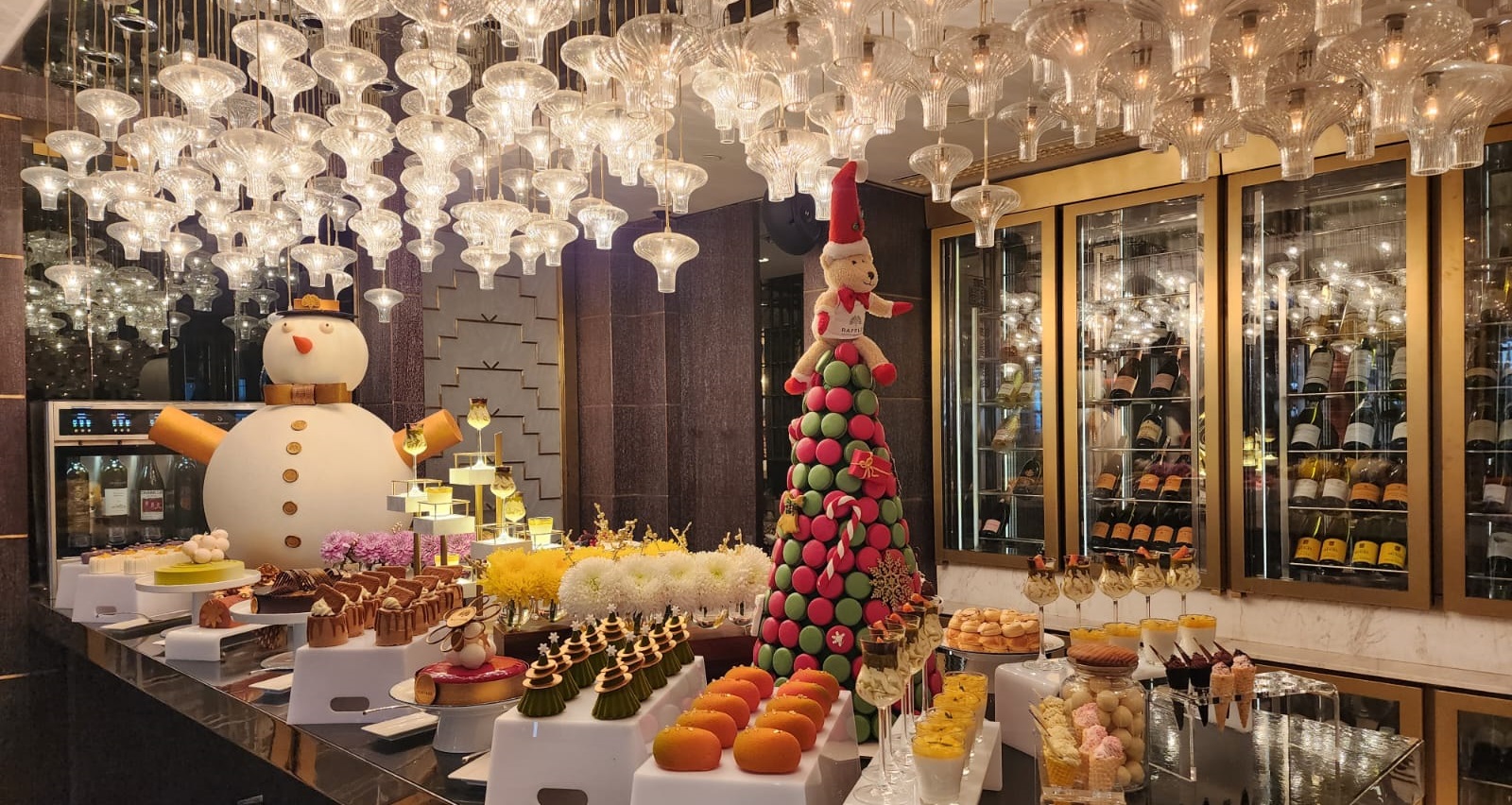 Raffles Hotel İstanbul Brunch Tatlı Bölümü
