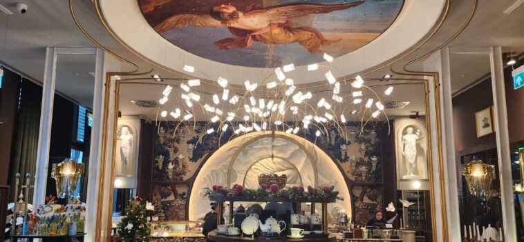 Halcyon Days İstanbul Cafe Restaurant