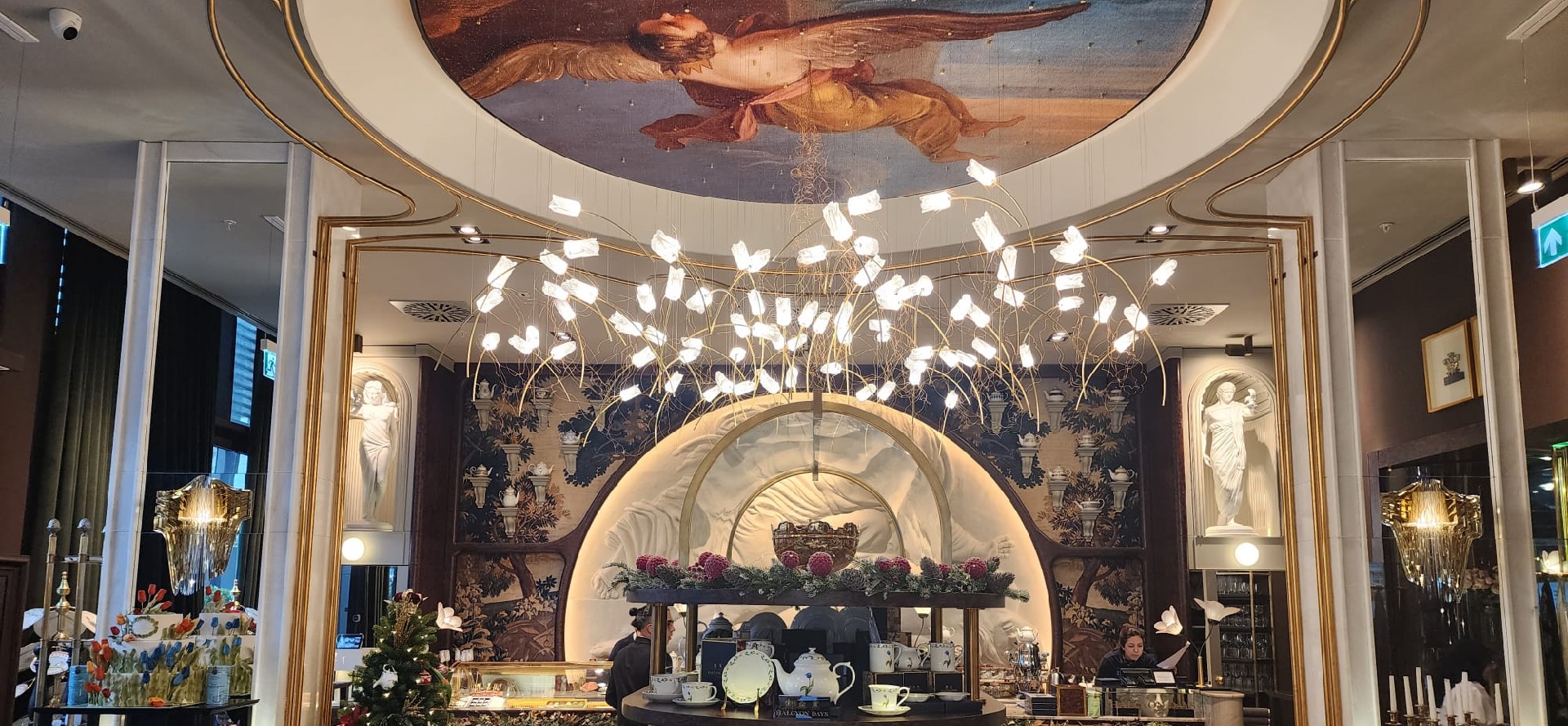 Halcyon Days İstanbul Cafe Restaurant