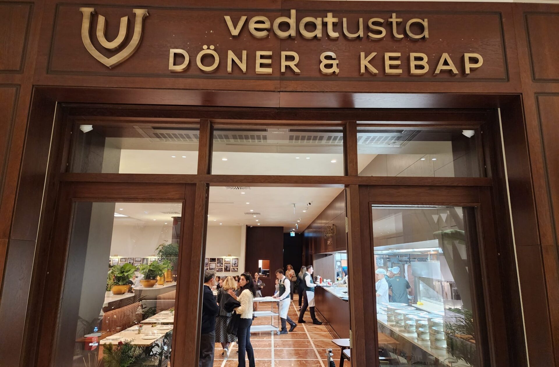 Vedat Usta Döner Kebap İstinyepark Girişi