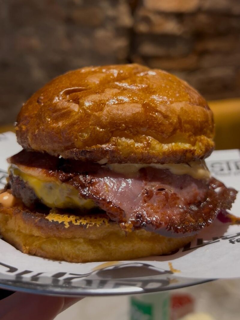 Cluster Burger Nişantaşı Smoky Burger