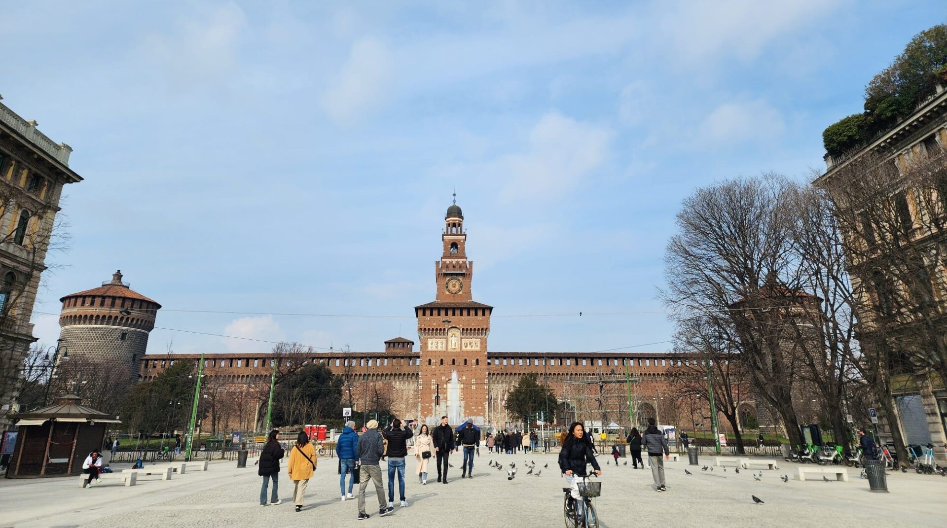 Sforzesco Şatosu