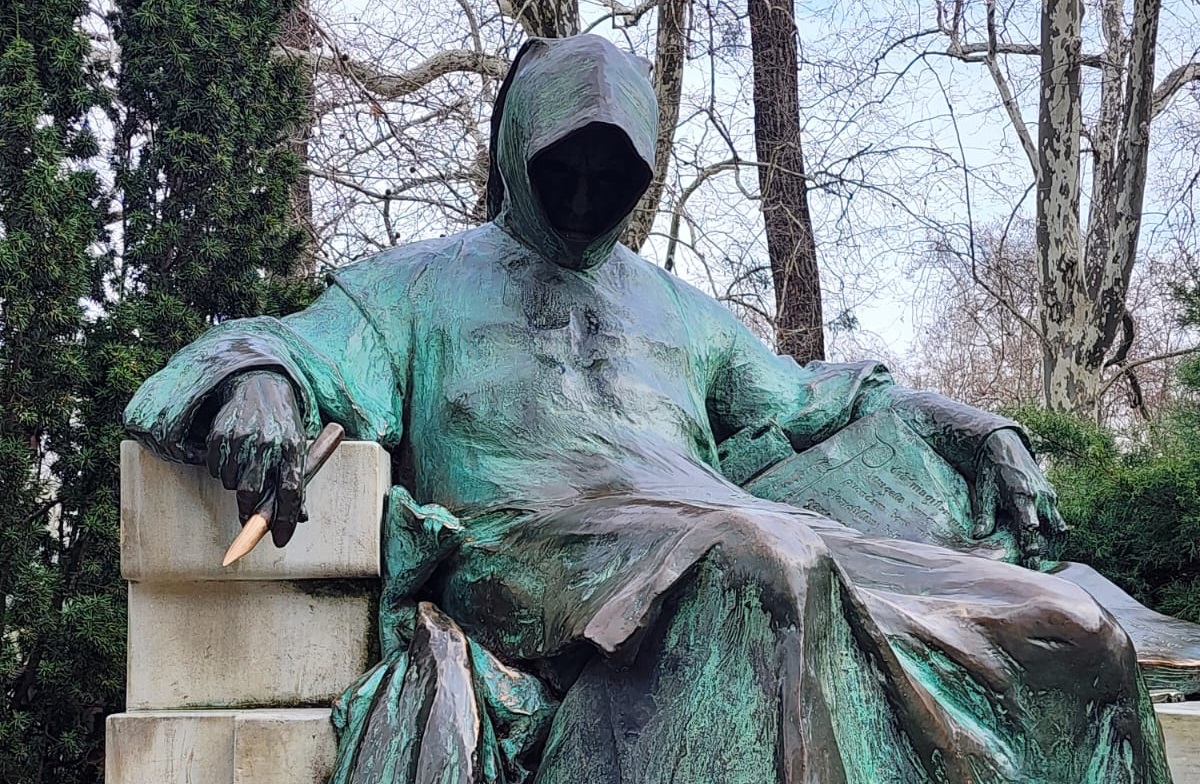ANONYMVS Heykeli Budapeşte