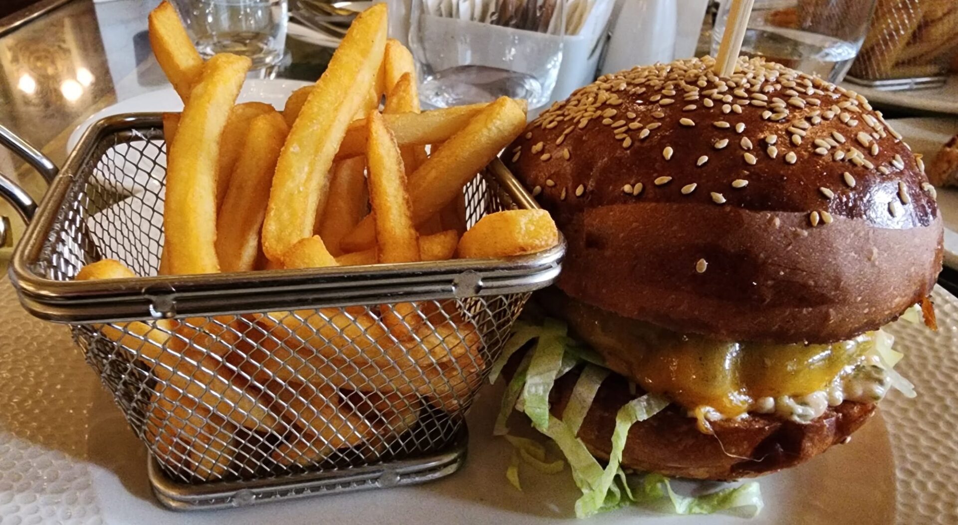 New York Café Budapeşte New York Burger