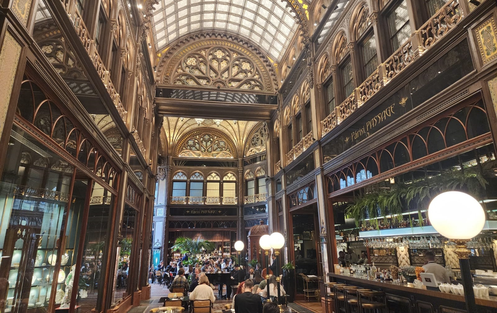 Párisi Passage Restaurant Budapeşte İçerisi 2
