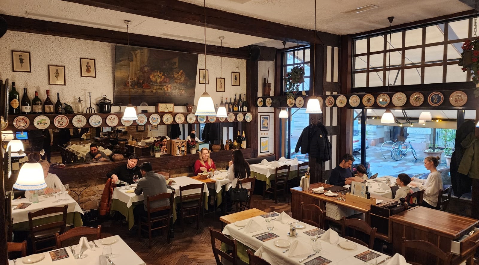 Trattoria Pomo D'Oro Budapeşte İçerisi