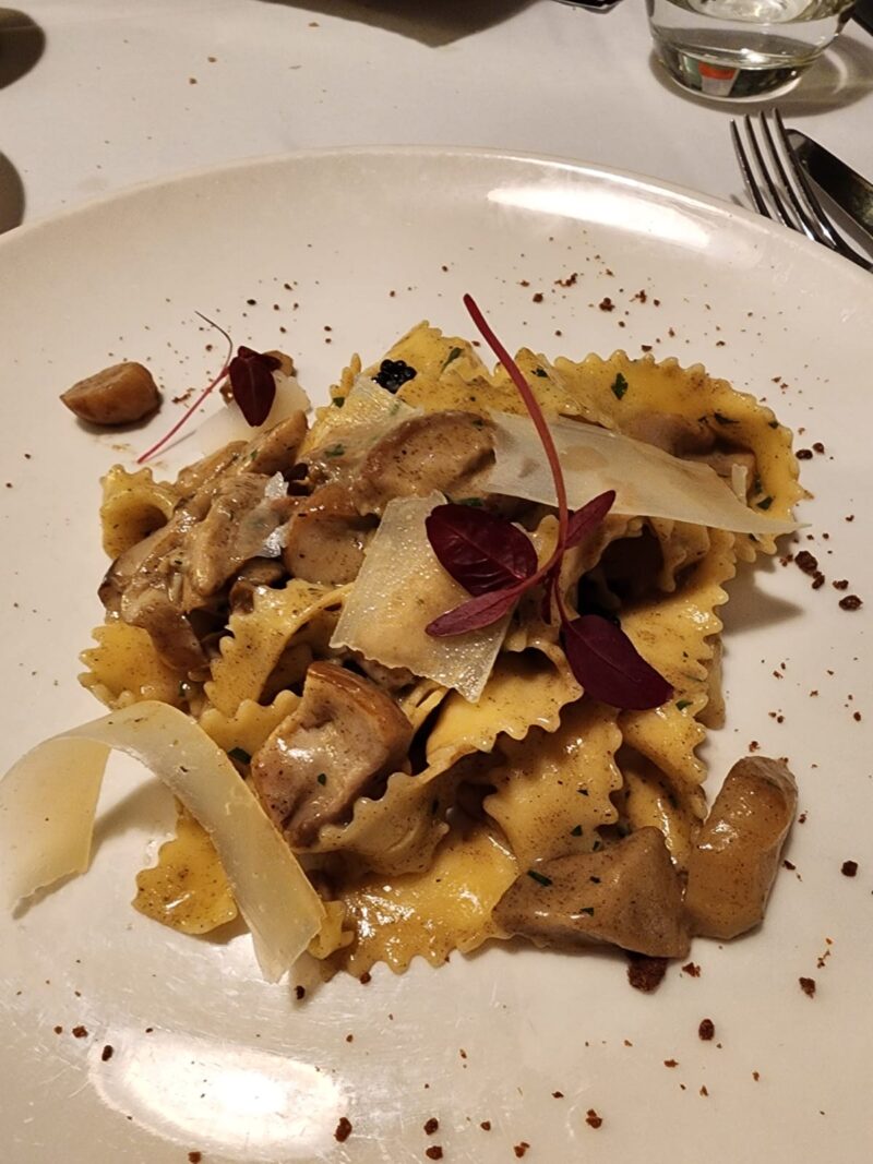 Trattoria Pomo D'Oro budapeşte Mantarlı Makarna