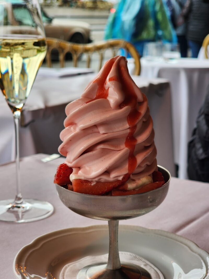 Esmee Kopenhag Dondurma ve Şampanya