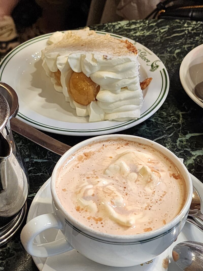 La Glace Kopenhag Pasta ve Sıcak Çikolata