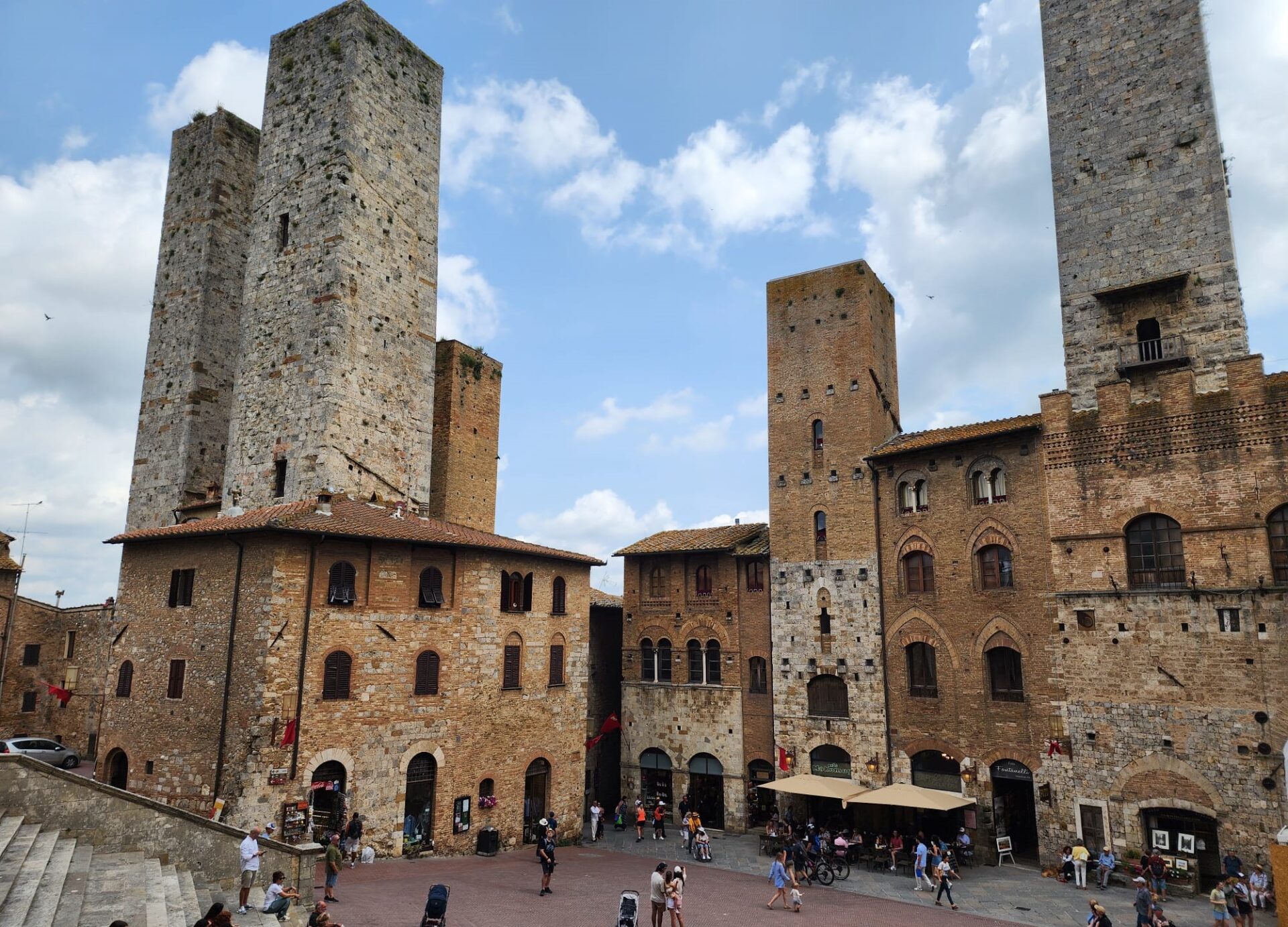 Piazza del Duomo San Gimignano İtalya