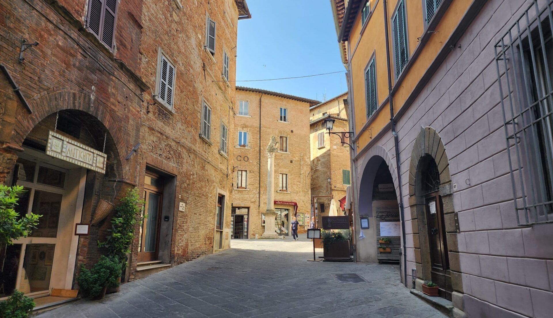 Via di Gracciano nel Corso Montepulciano İtalya 1