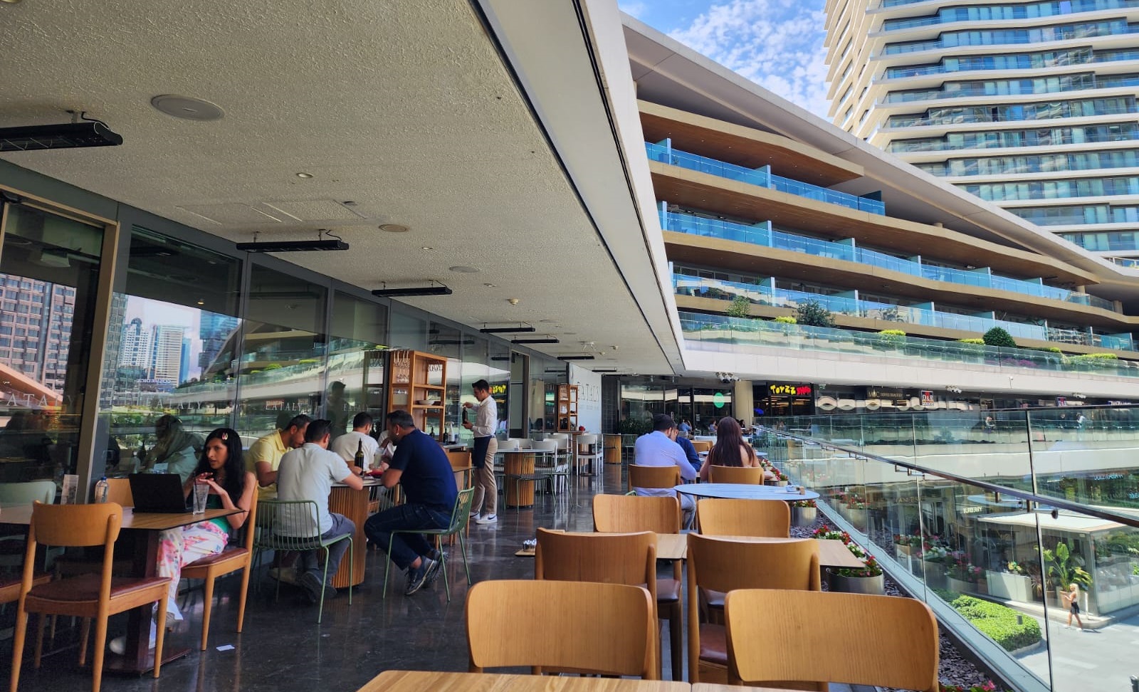 Eataly Zorlu Avm Dışarı Bölüm