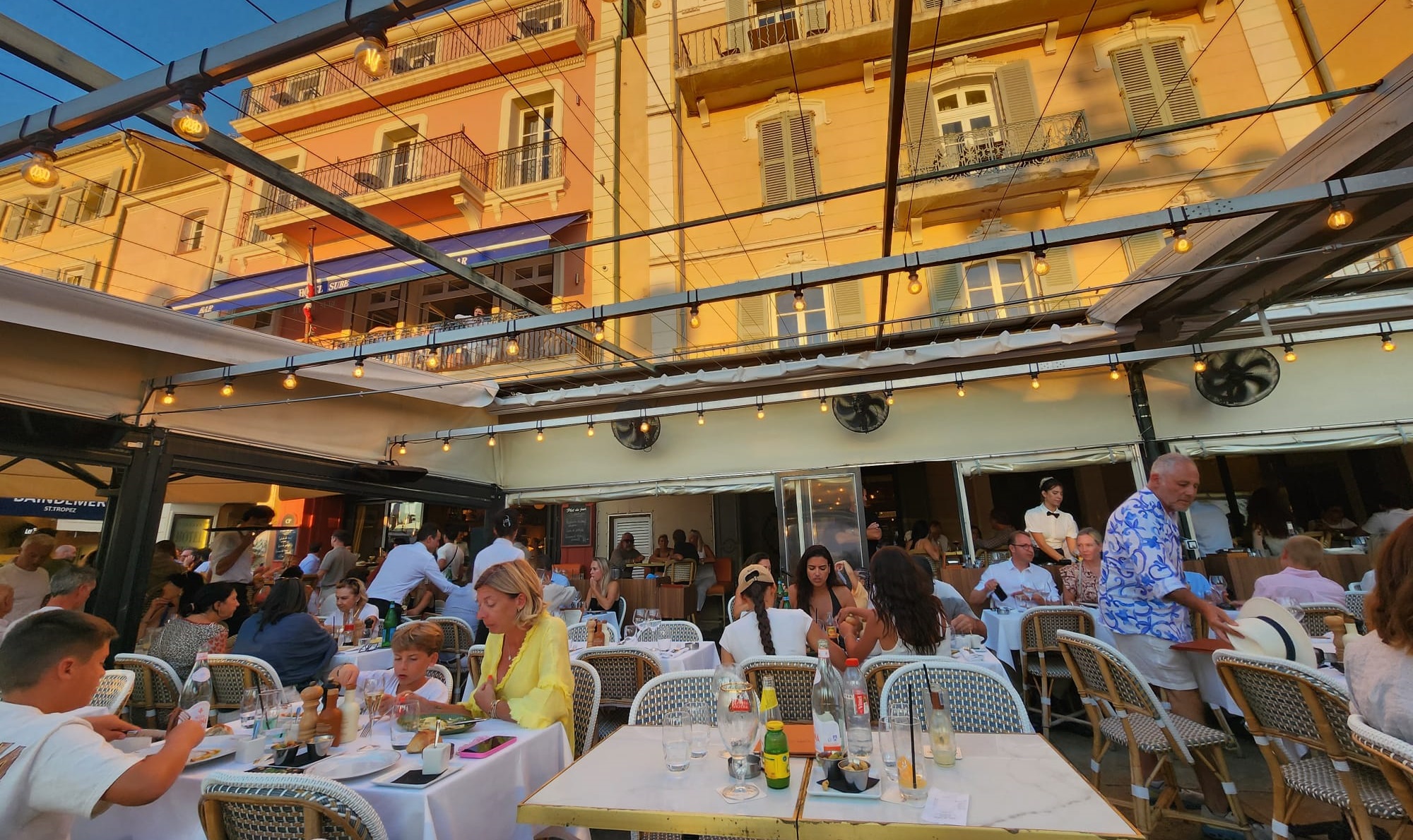 Café de Paris Saint-Tropez İçerisi