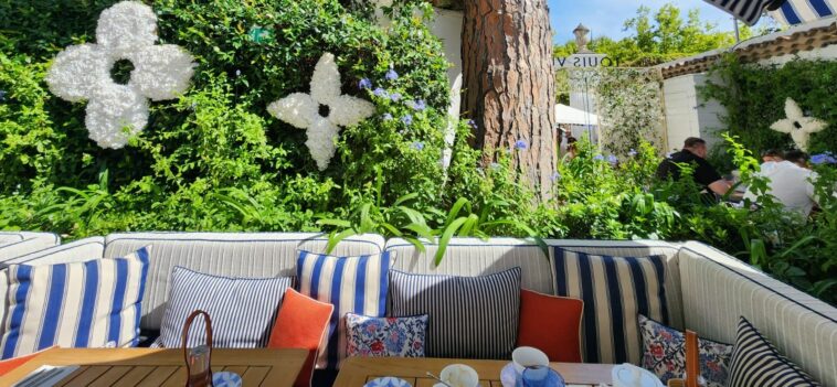 Louis Vuitton Café Saint Tropez Bahçe Bölümü 2