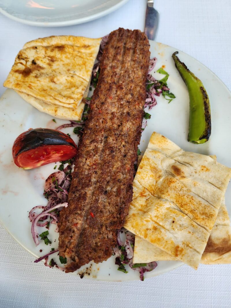 Sanayi Bahçe Zırhta Çekilmiş Adana Kebap