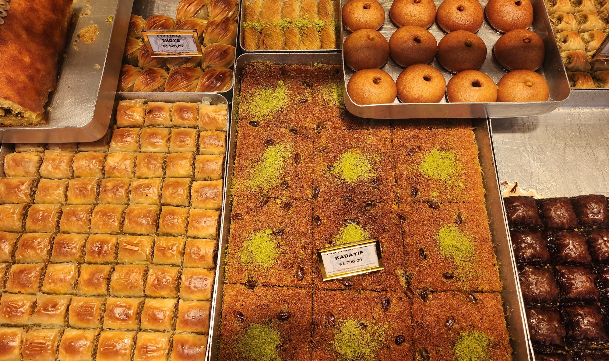 Şekerci Cafer Erol Galataport Şerbetli Tatlılar