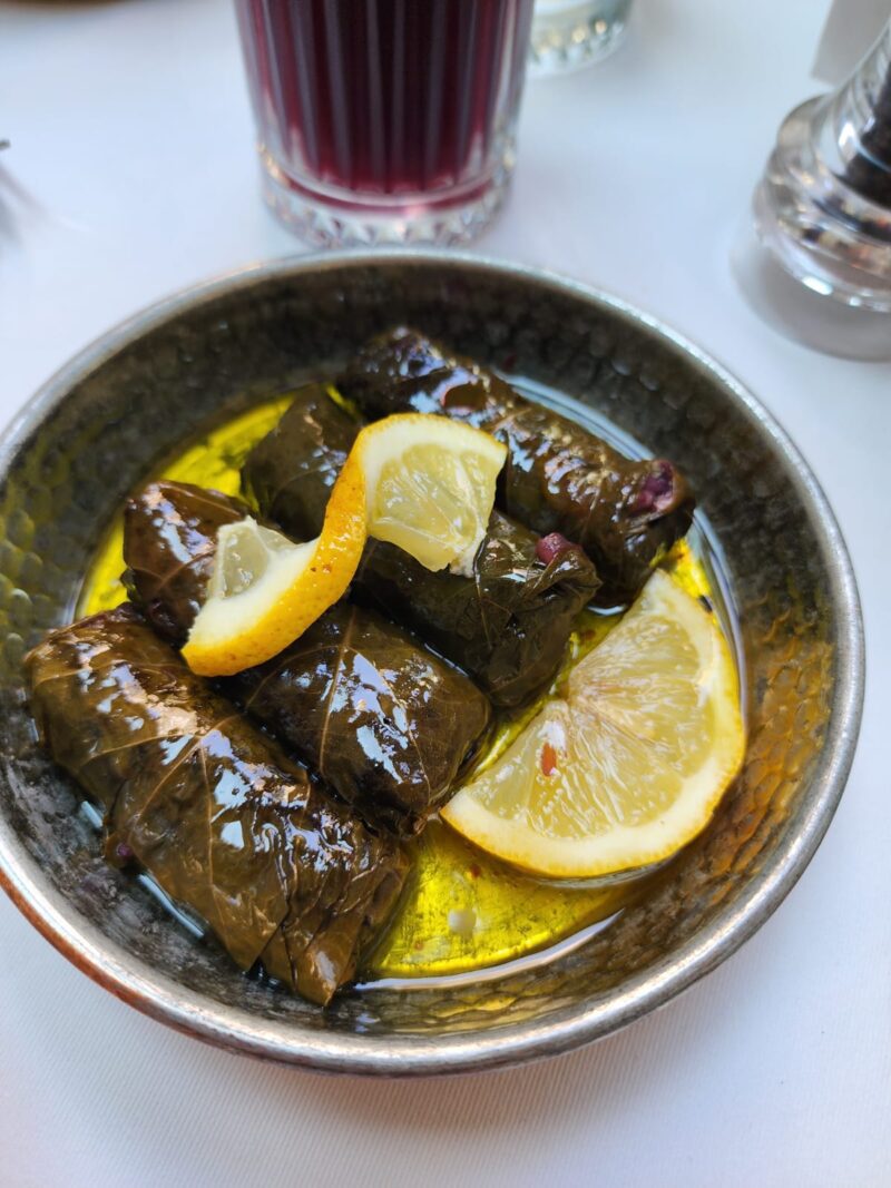 Tepsi Et Caddebostan Vişneli Yaprak Sarma