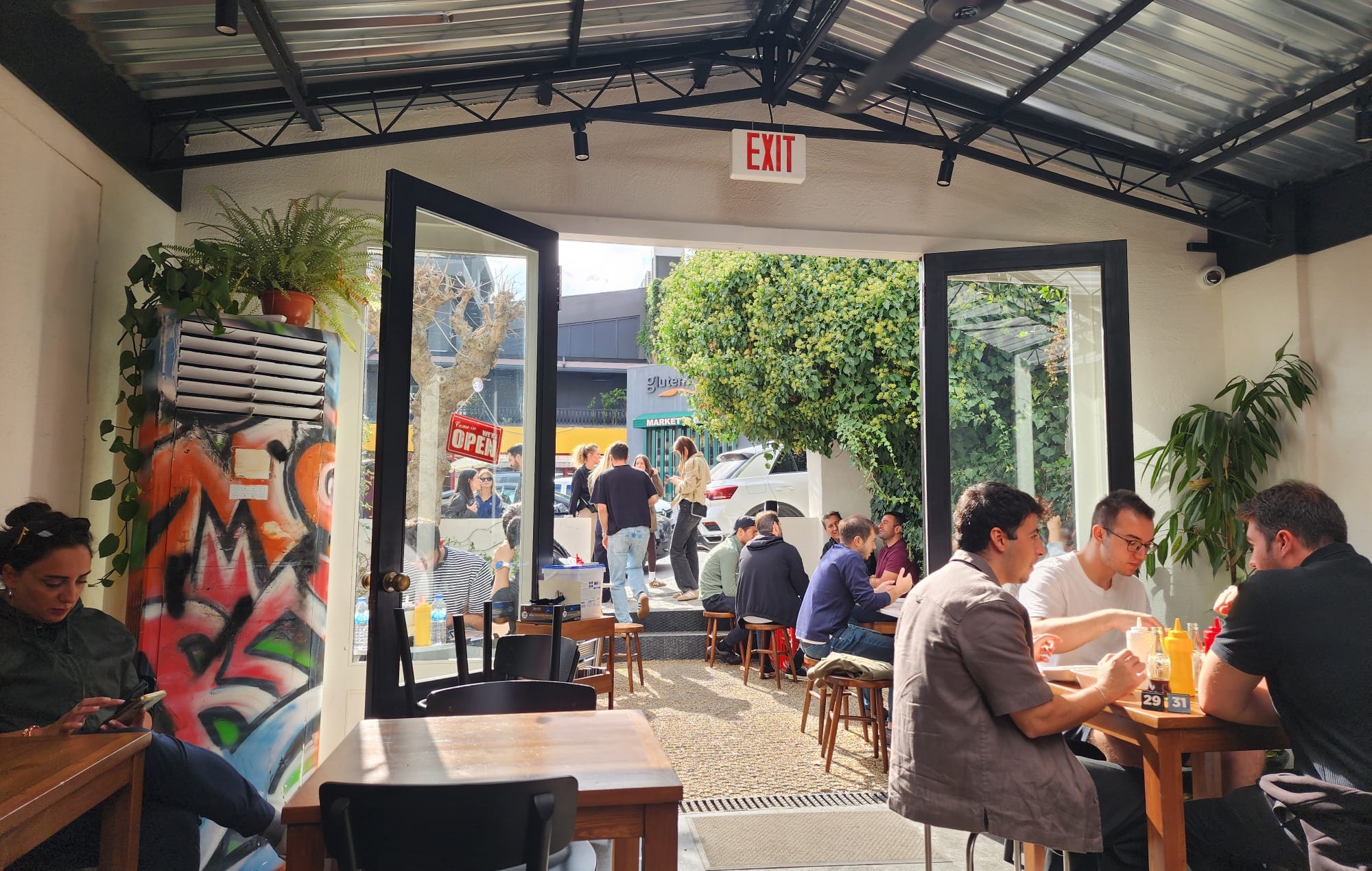 Supernormal Burger Etiler İçerisi