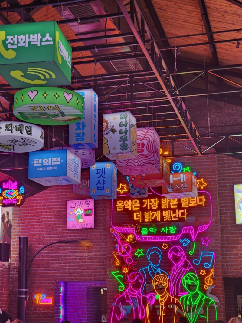 Seoul Kitchen Bomontiada Neon Işıklar