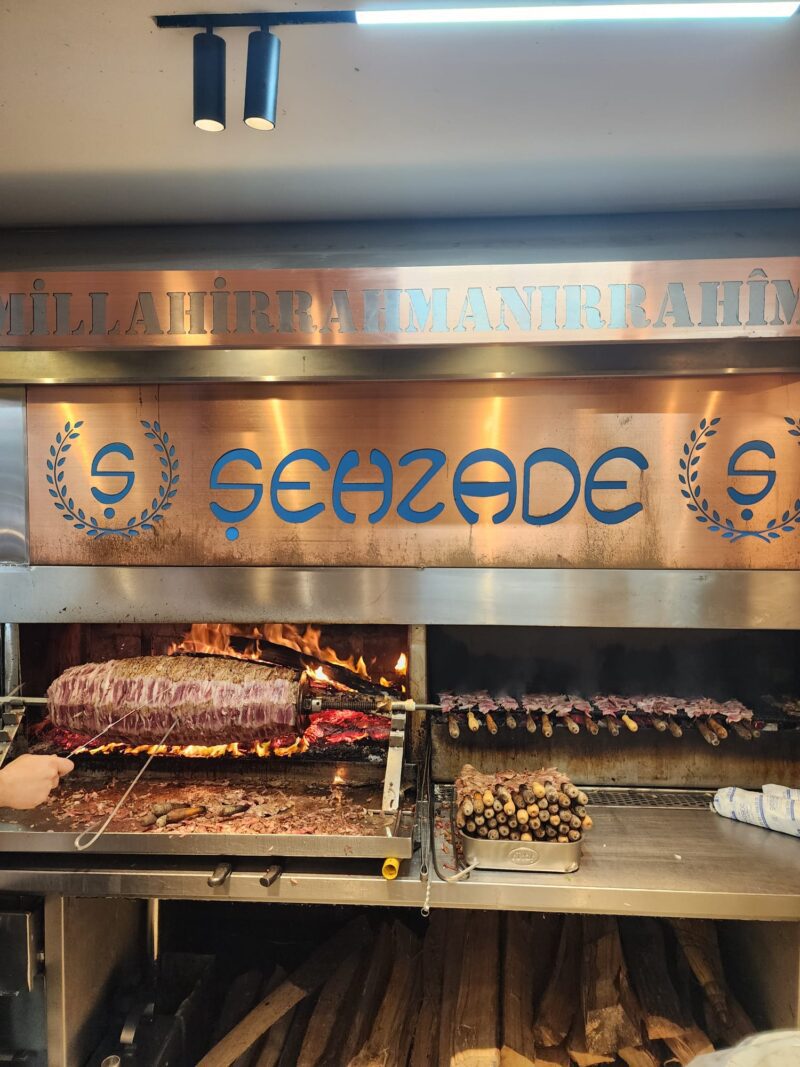 Şehzade Cağ Kebap Odun Ateşinde Pişirme