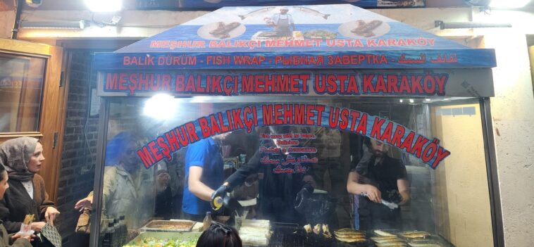 Sokak Lezzeti Tarihi Balık Dürümcü Mehmet Usta Girişi