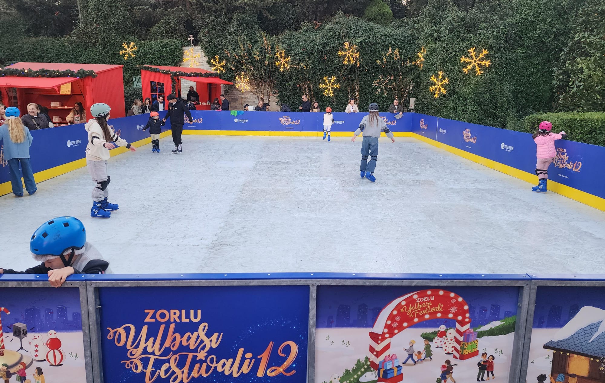 Zorlu Center Yılbaşı Festivali 2025 Buz Pateni Pisti