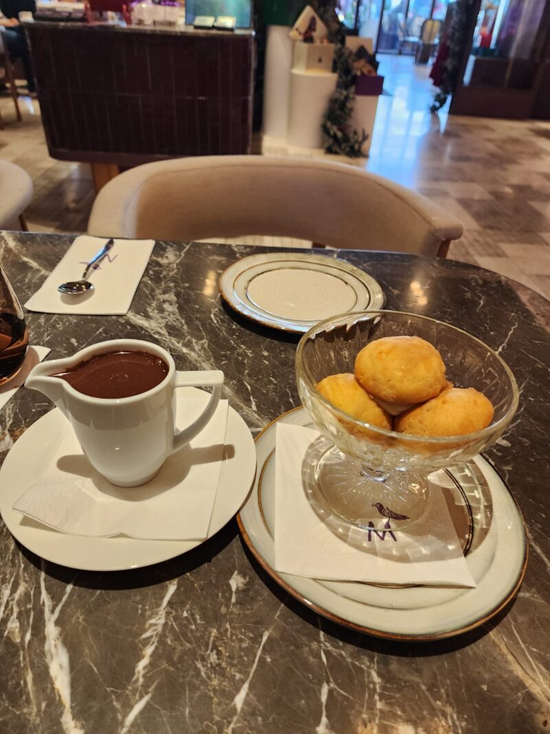 Cafe Marmara Profiterol