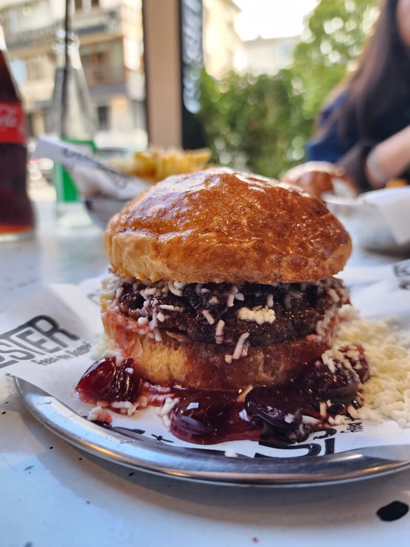 Cluster Burger Cadde Aşna Vişne Burger