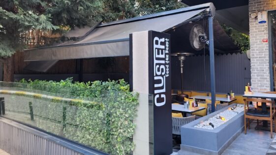 Cluster Burger Cadde Girişi