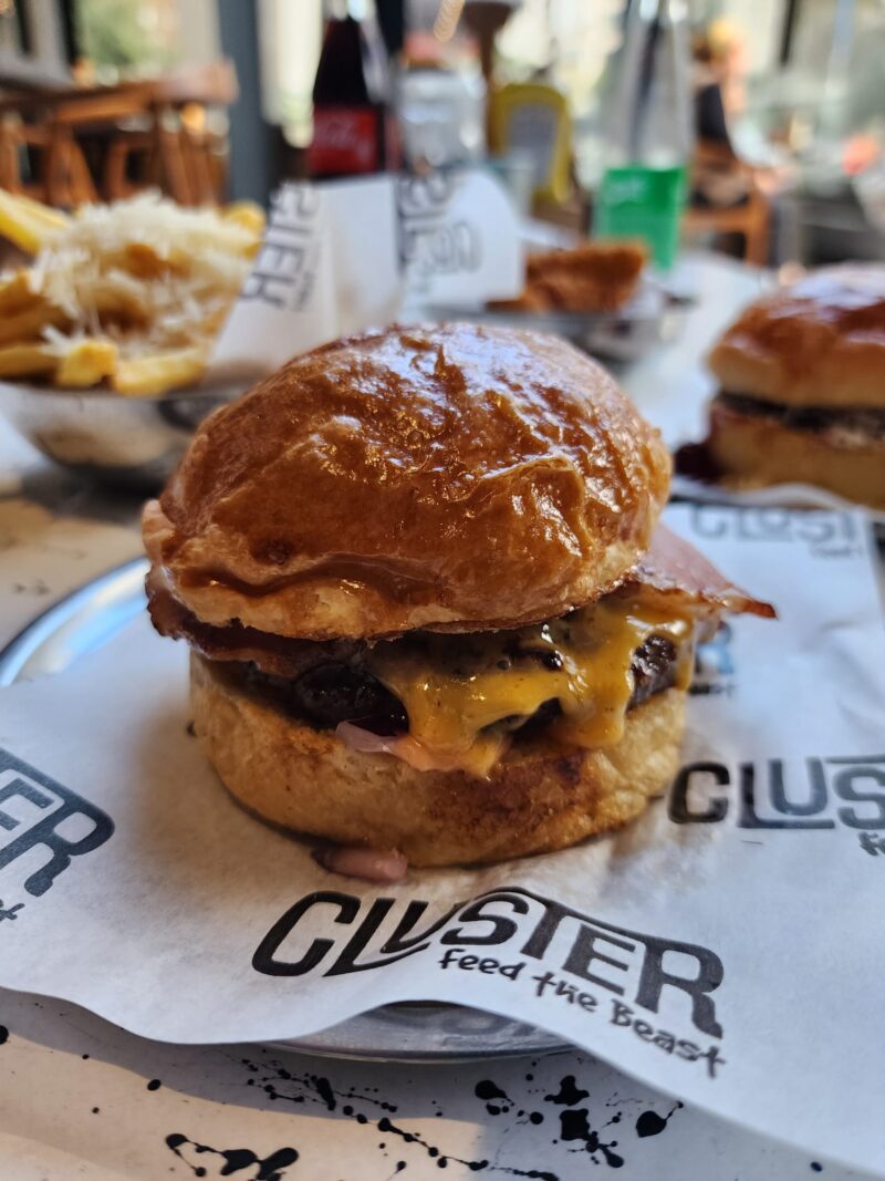 Cluster Burger Cadde Smoky Burger