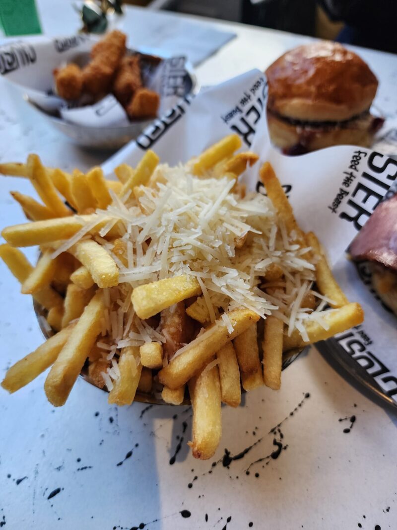 Cluster Burger Cadde Trüf Parmessan Patates