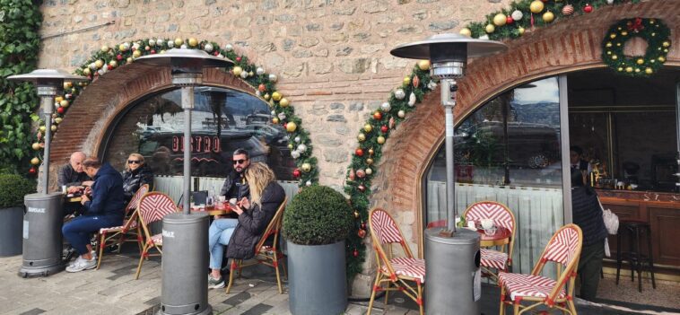 Divan Bistro Kuruçeşme Girişi