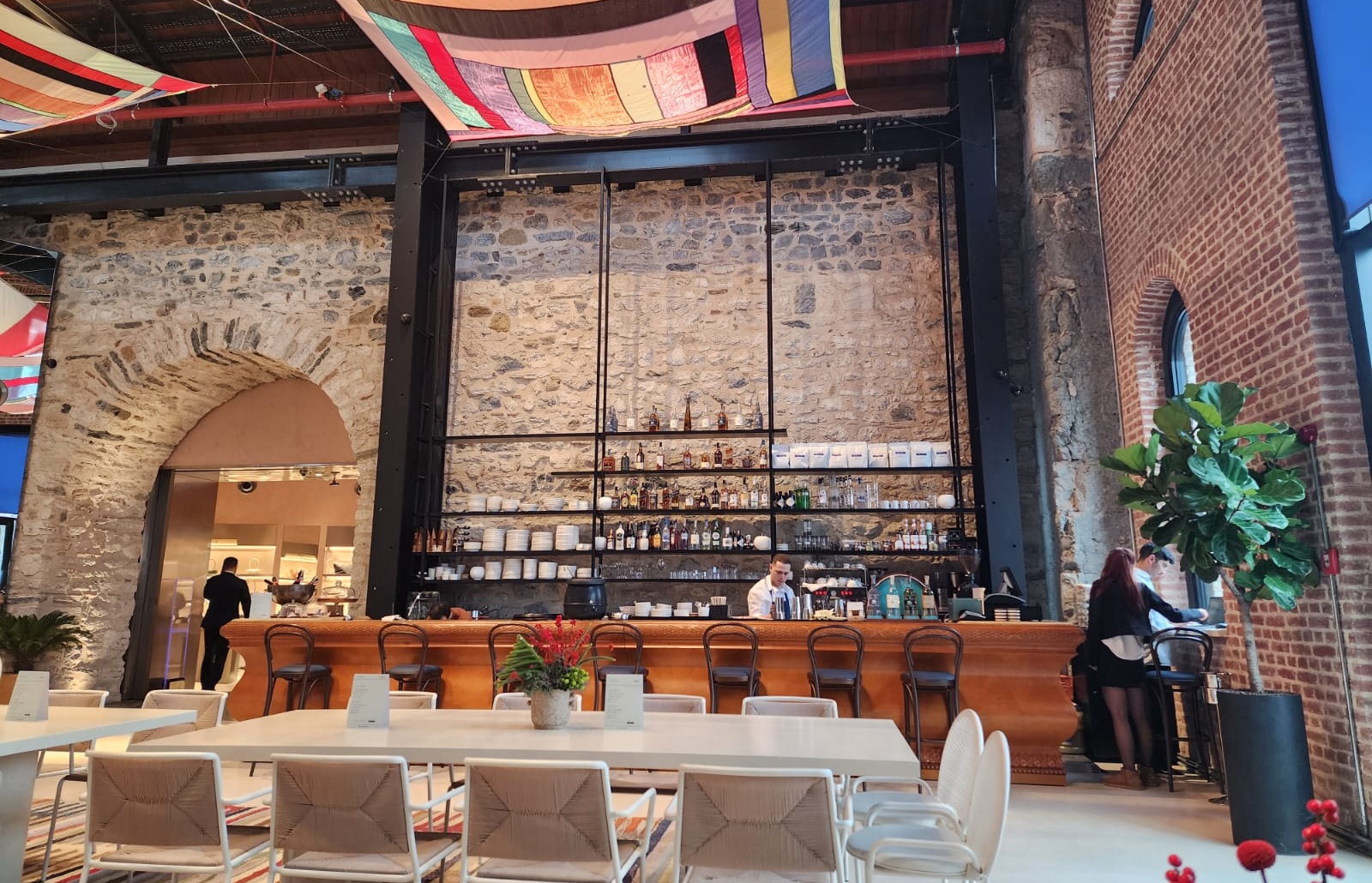 Bardot Blue Beymen Tersane Bar Bölümü