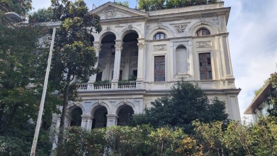 The Allis Soho House Girişi