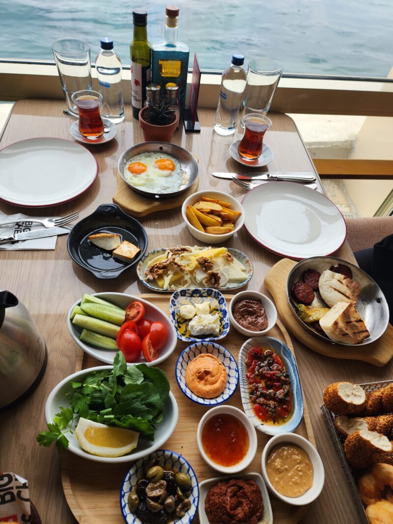 Big Chefs Vaniköy 2Kişilik Serpme Kahvaltı