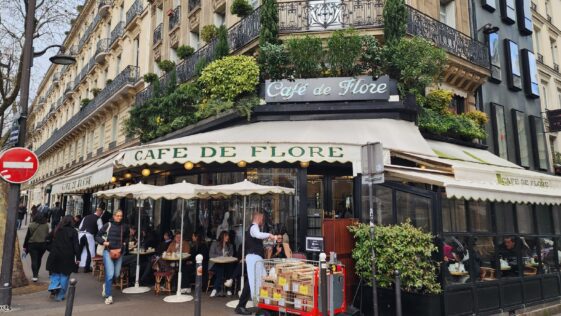 Café de Flore Paris Girişi