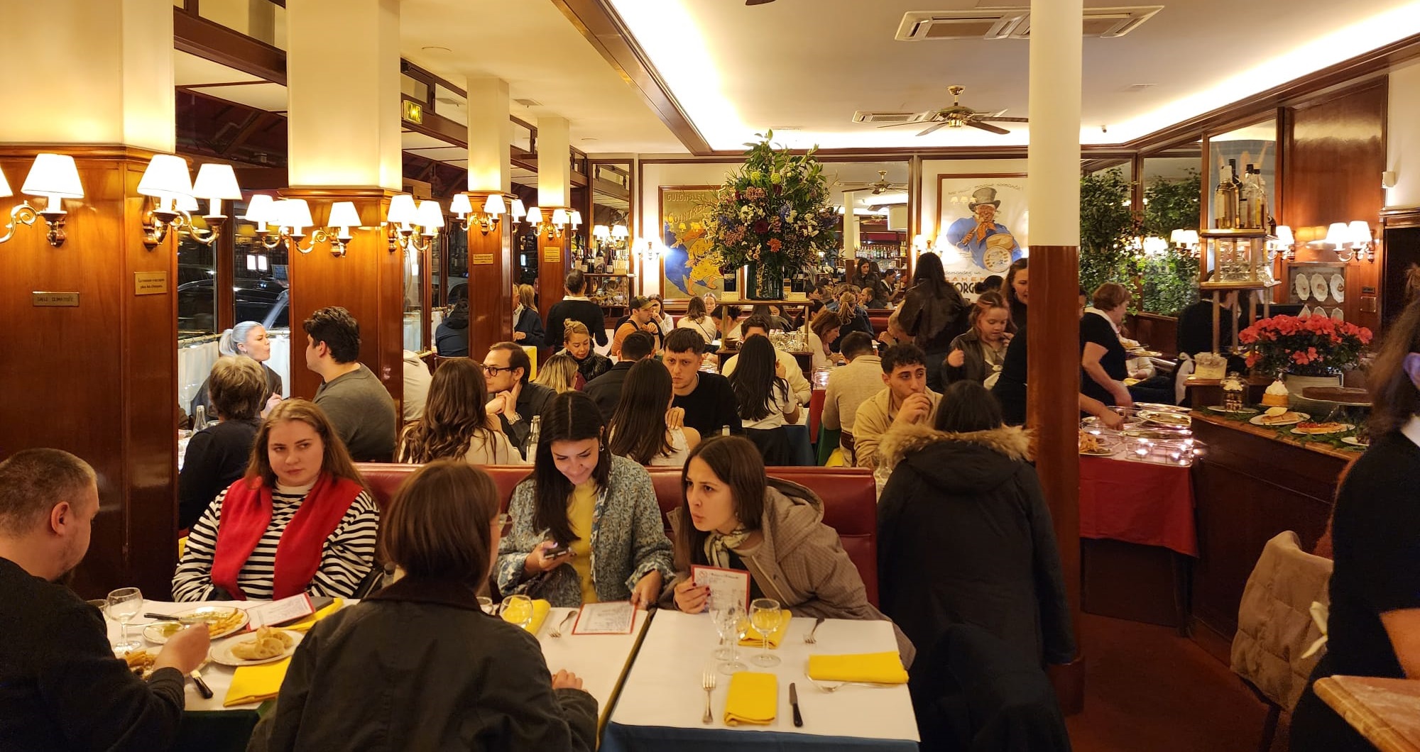Le Relais De L’Entrecôte Paris İçerisi