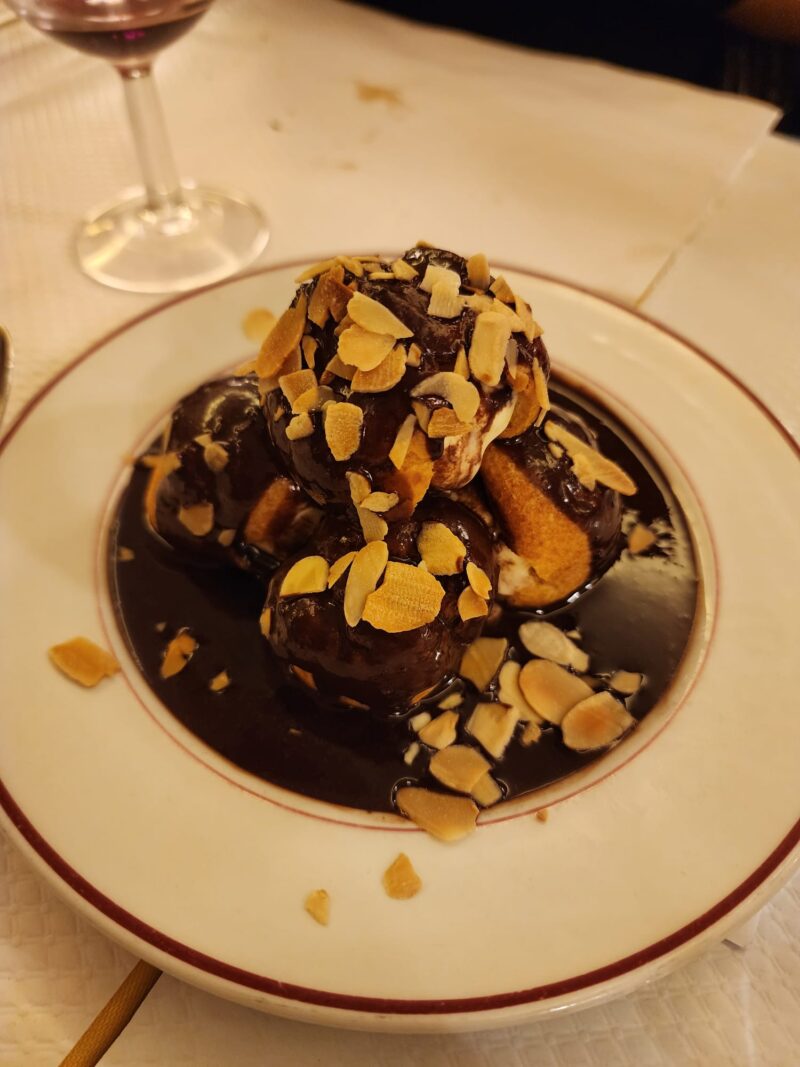 Le Relais De L’Entrecôte Paris Profiterol