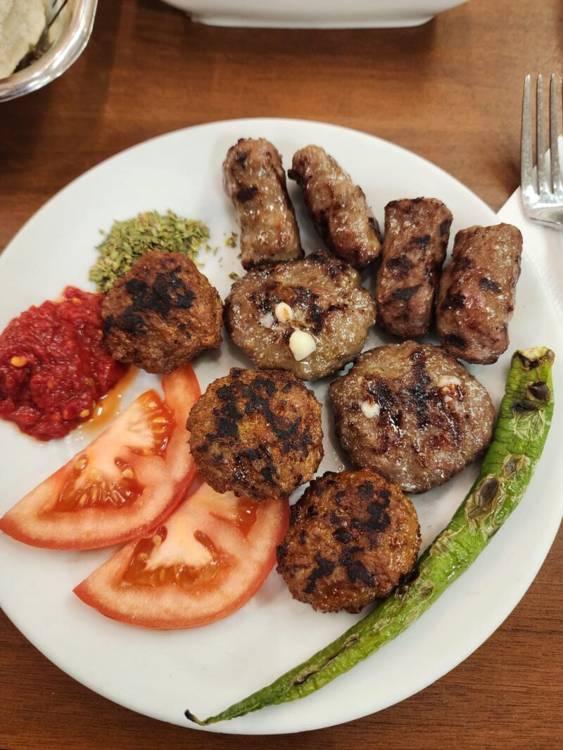 Şöhretler Beşiktaş Köftecisi Karışık Köfte