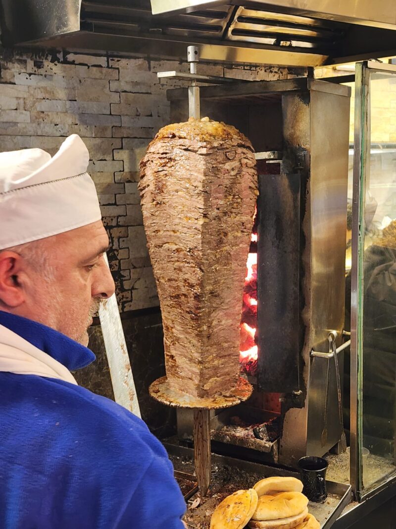 Gülebru Kantin Döner Pişerken