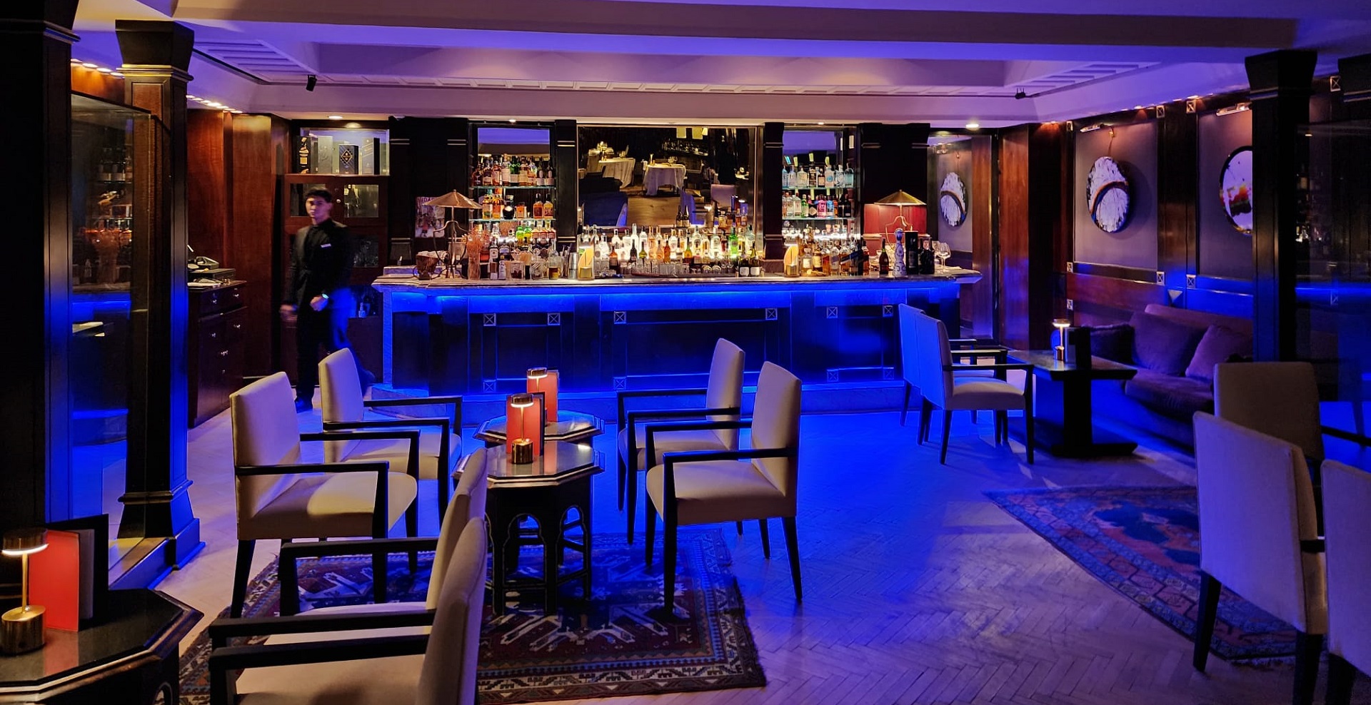 The Library Bar Grand Hyatt Istanbul L'Entrecote İçerisi 1