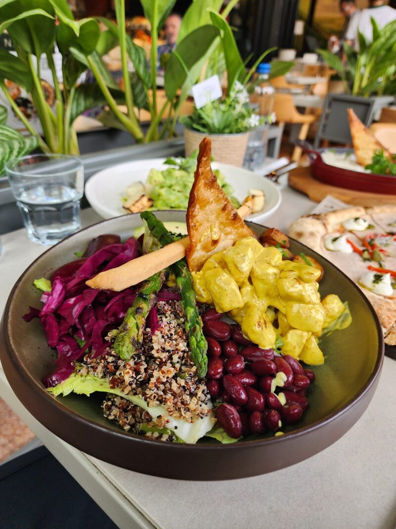 Nesta Cuisine Köri Soslu Tavuk Bowl
