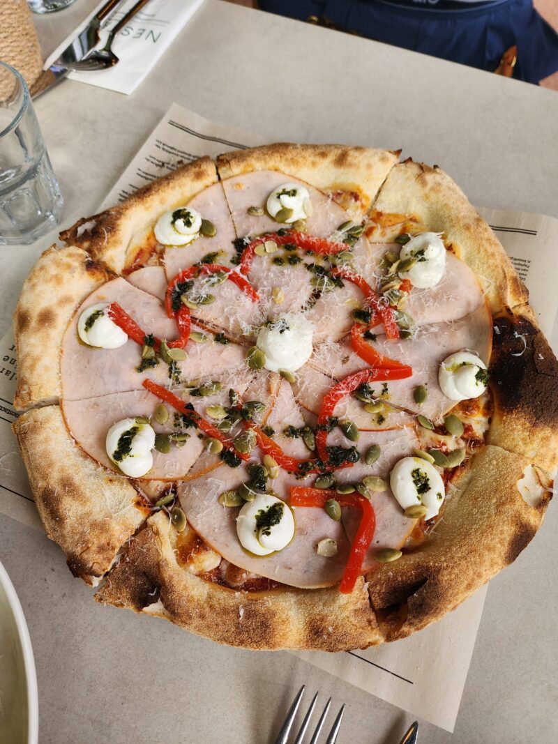 Nesta Cuisine Sezar Pizza