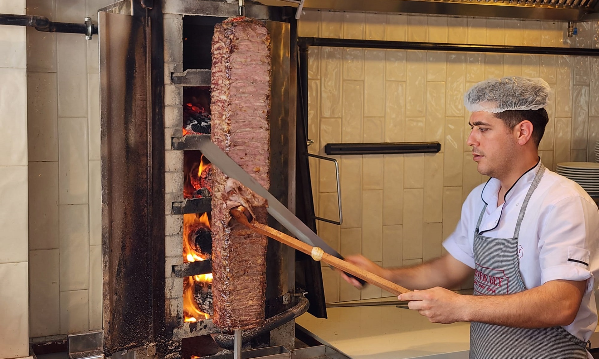 Tevfik Bey 1956 Döner Kesilirken
