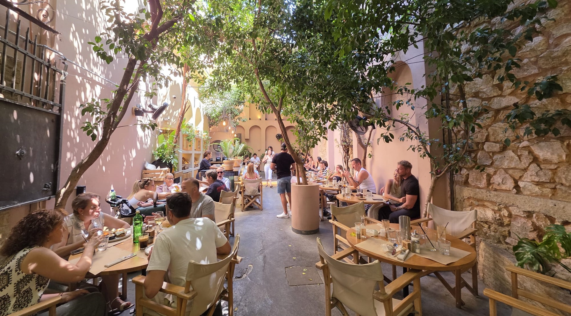 Picky Brunch & Coffee Atina Bahçe Bölümü