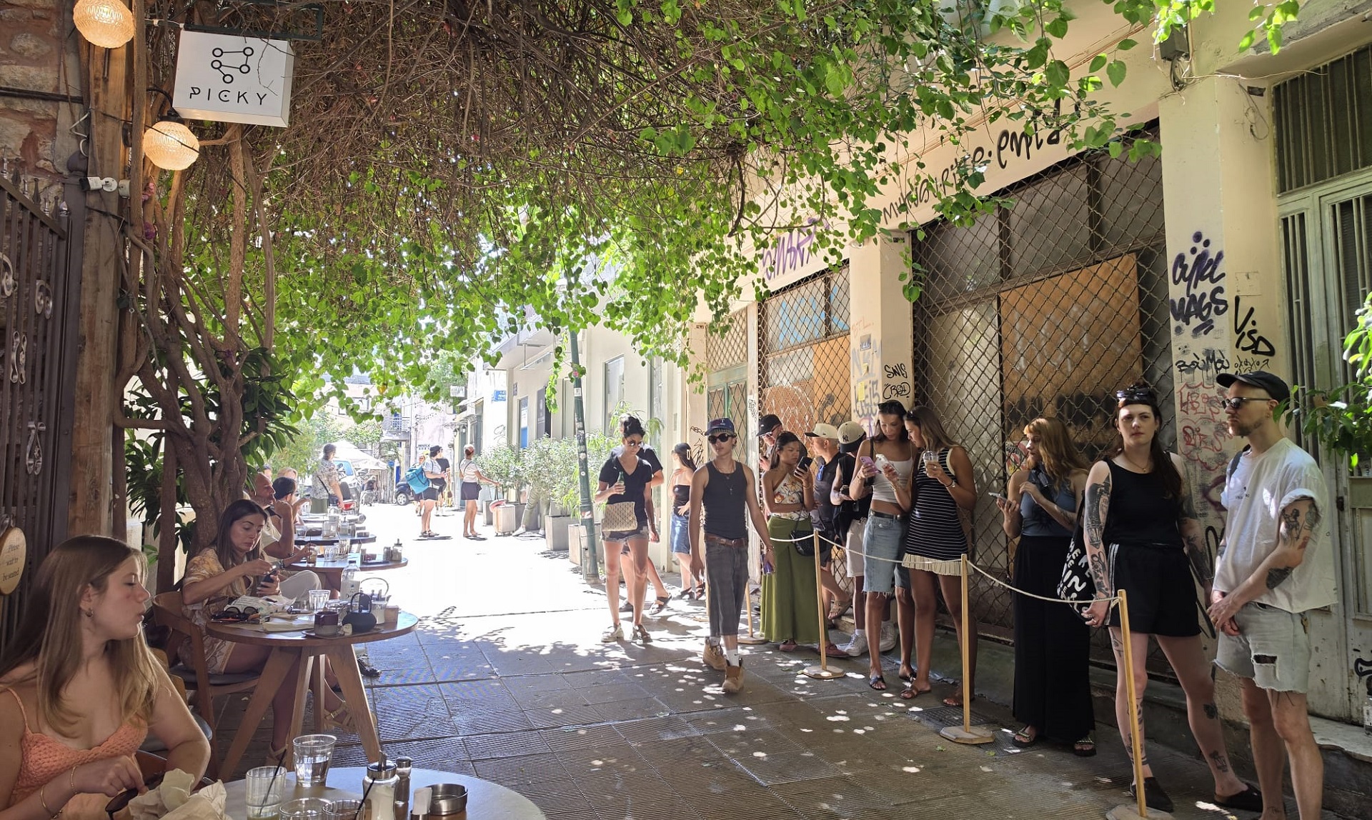 Picky Brunch & Coffee Atina Giriş Sırası