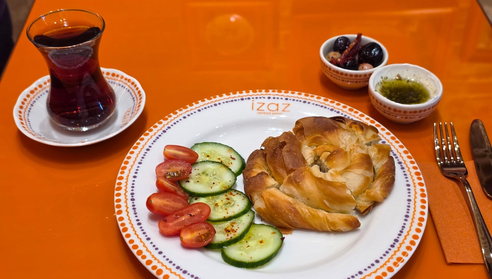 izaz Curated Palate Karaköy kahvaltı tabağı