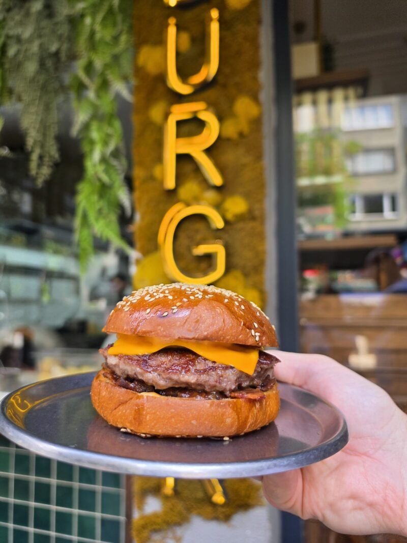 Enva-i Sokak Lezzetleri Dana Bacon Burger 1
