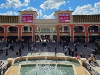 Florentia Village İstanbul Outlet Ana Meydan